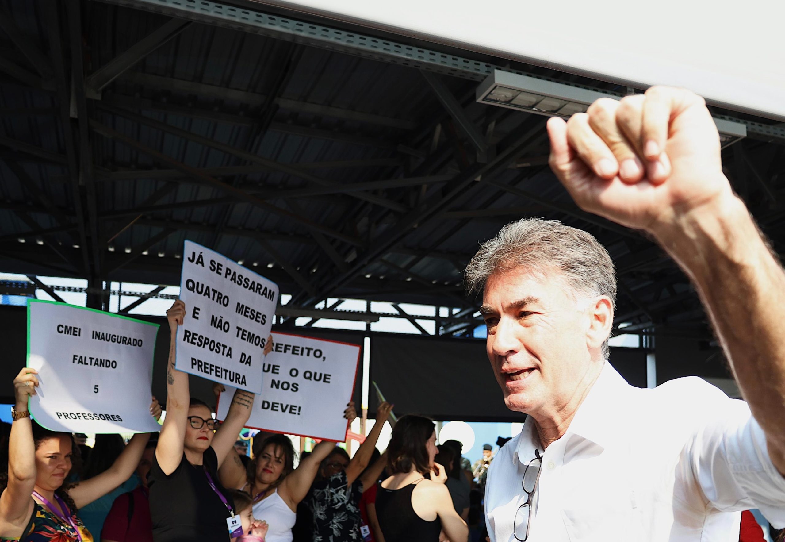 Professores denunciam descaso da gestão Paranhos com a educação pública