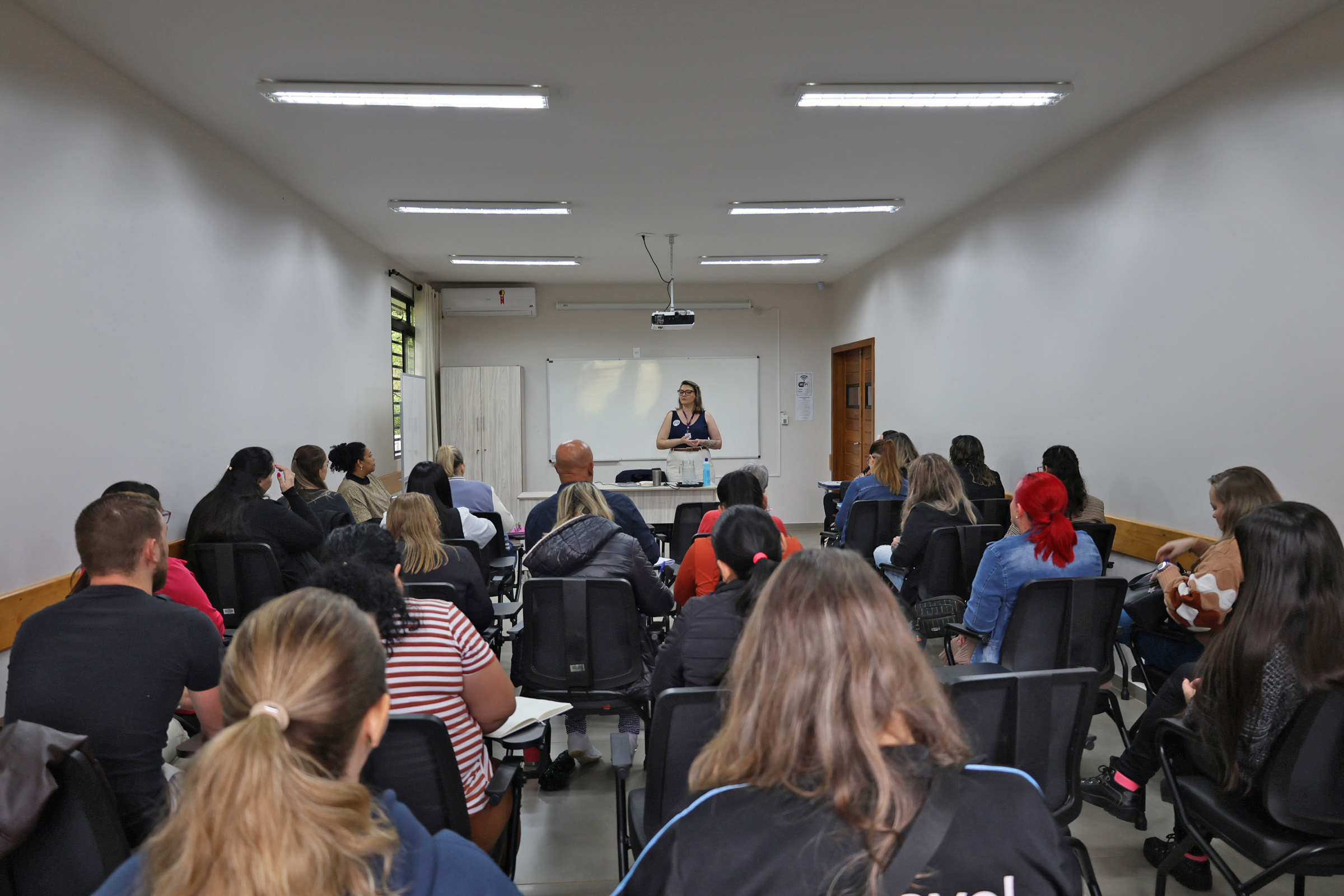 Falta de profissionais e adoecimento docente são debatidos em reunião entre diretores de Cmeis e Siprovel