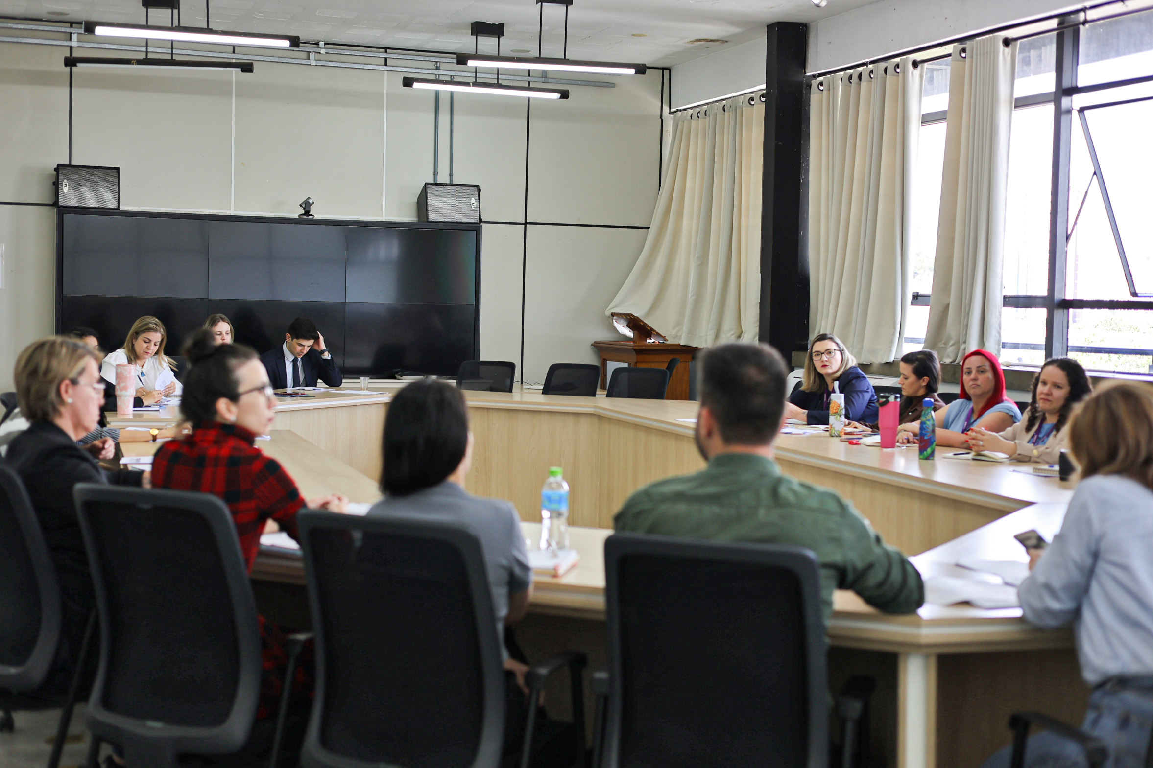 Siprovel cobra reposição de professores(as) e contesta exigências do novo concurso público