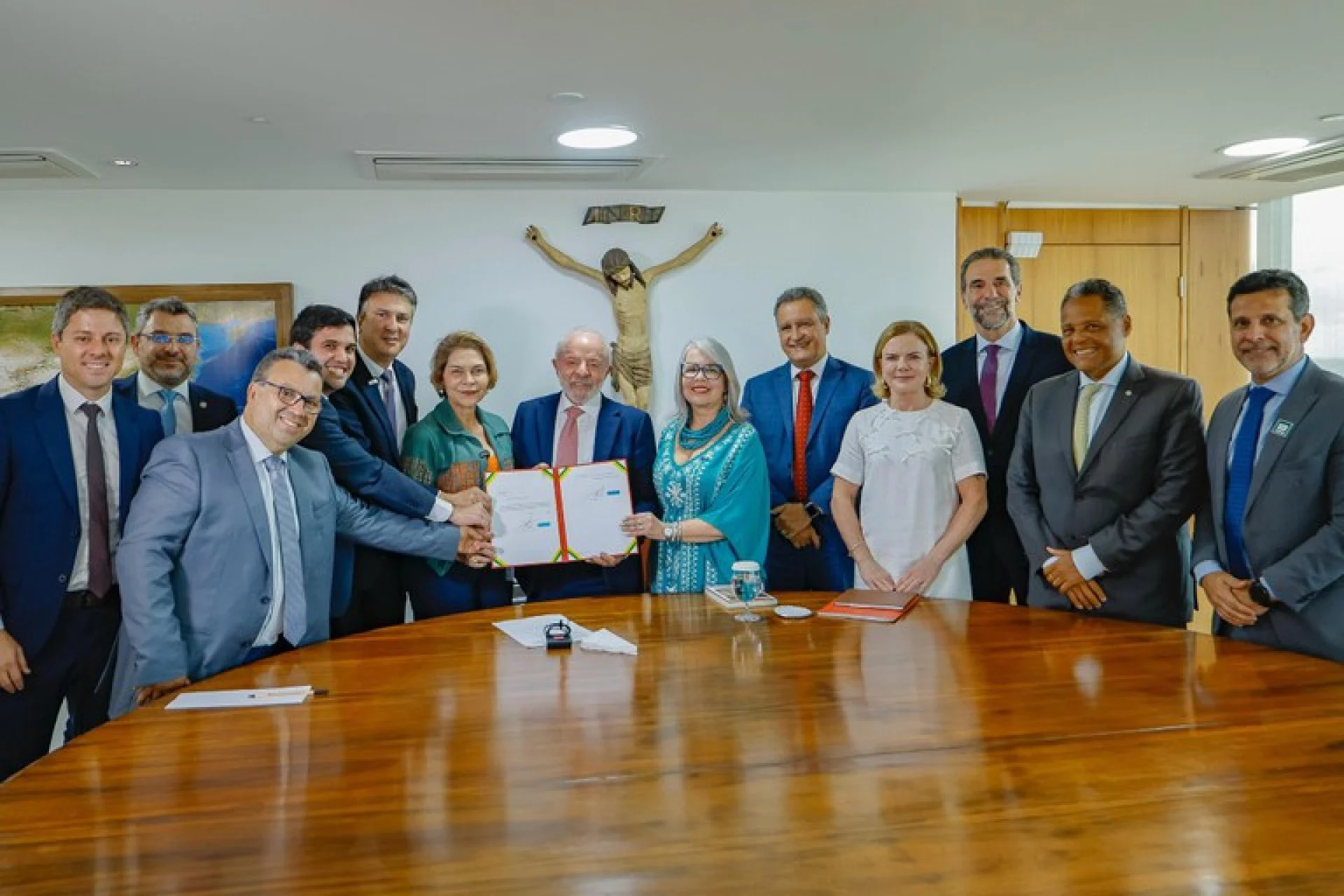 Presidente Lula assina MP que garante reajuste de 5,4% no Piso do Magistério