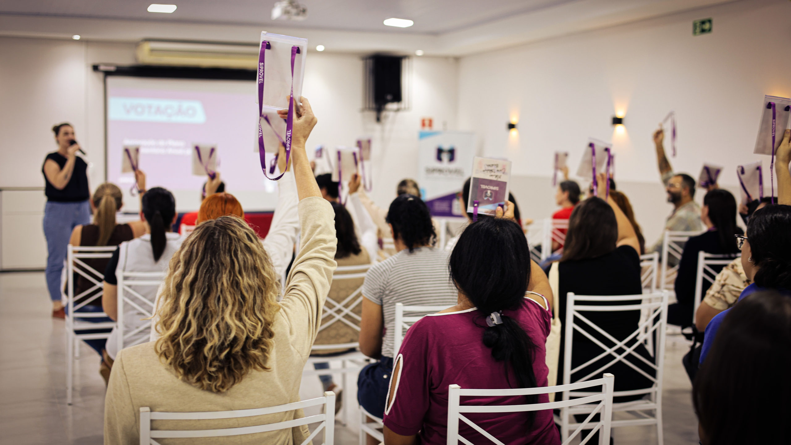 Professores(as) aprovam prestação de contas do Siprovel