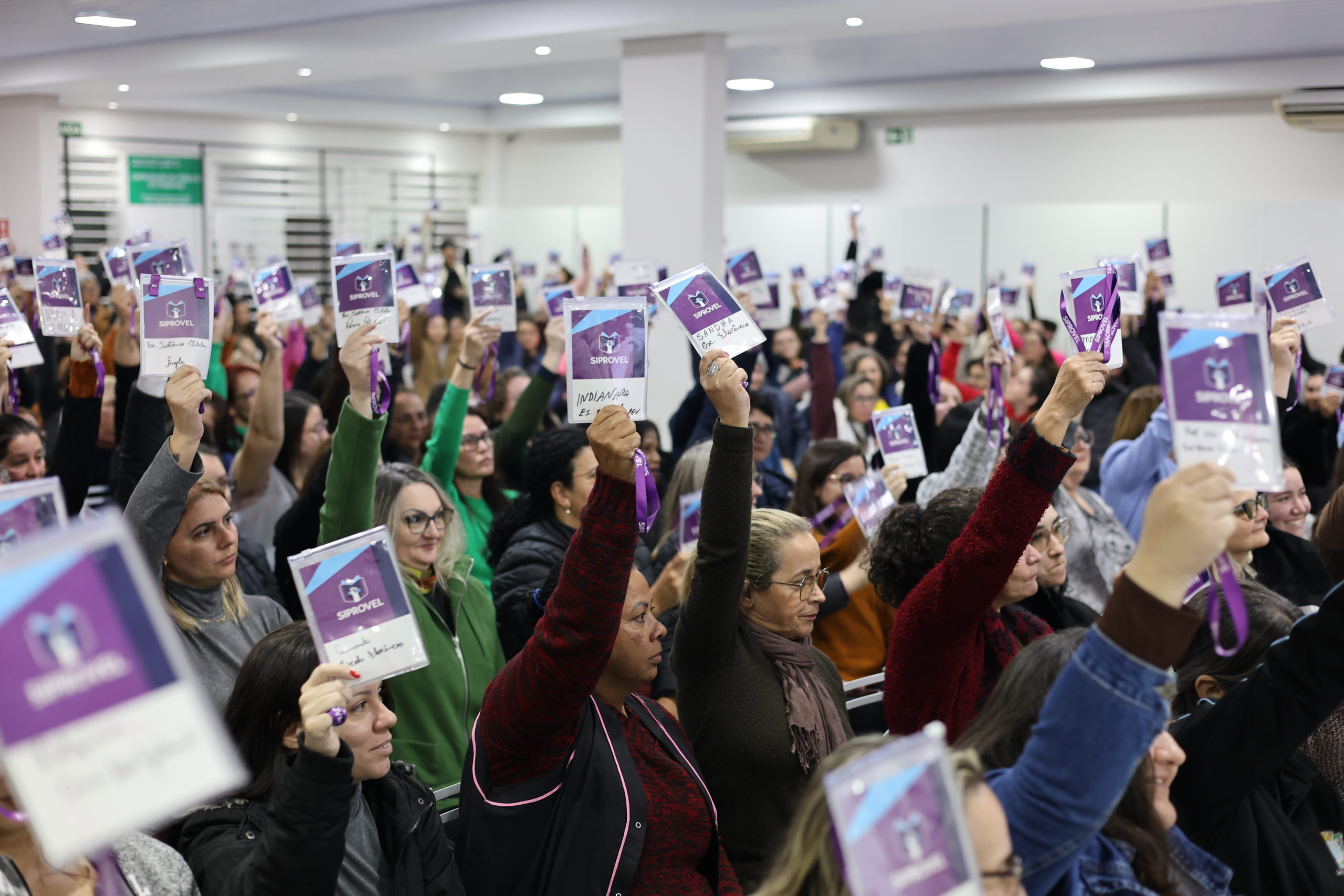 Professores(as) mantêm indicativo de greve e aprovam ato público para o dia 25 de junho