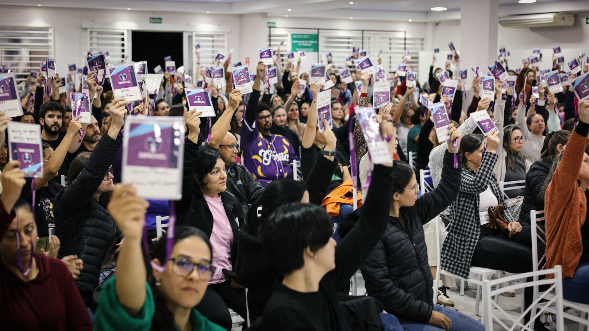 Professores(as) aprovam indicativo de greve da educação municipal de Cascavel