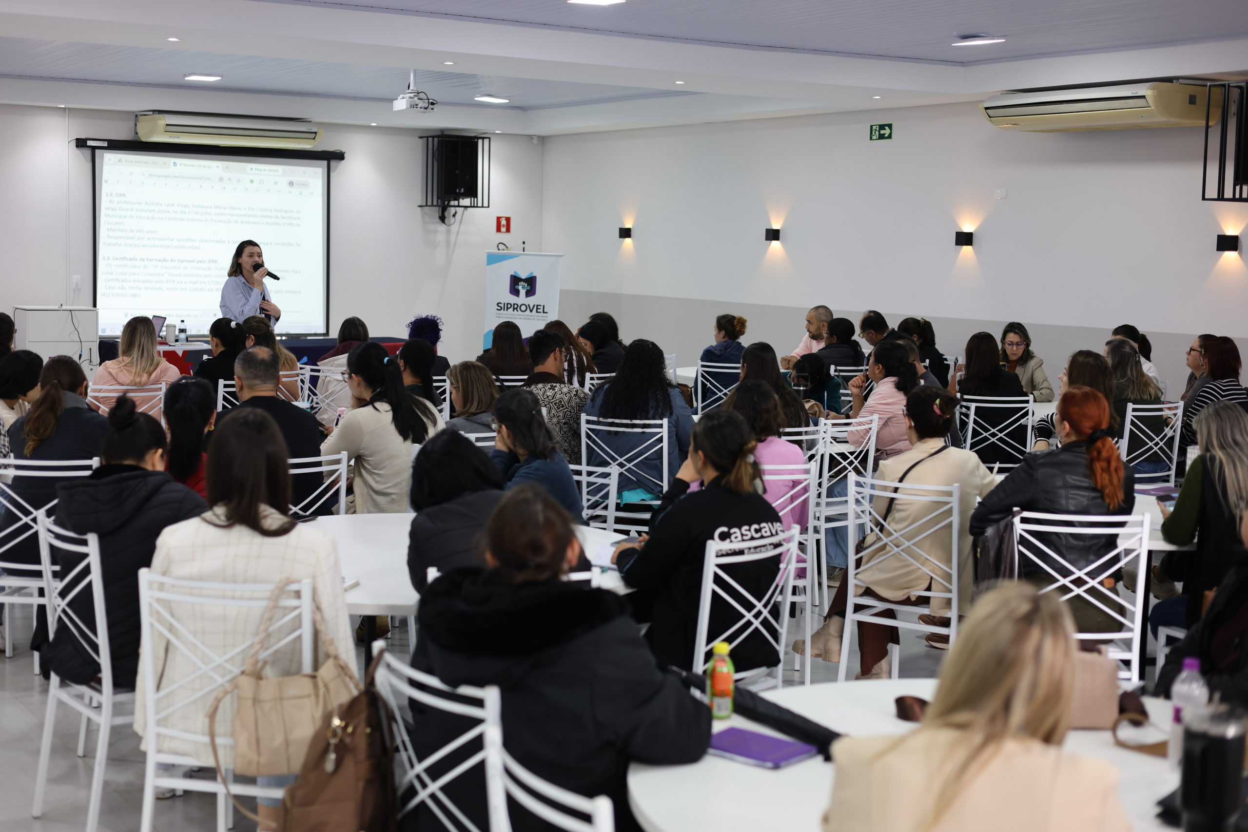 Conselho de Representantes debate valorização do magistério e reforça luta pelo piso e carreira